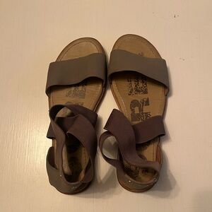 Sorel Women's Ella Sandal Cross Strap Stretch Flats Green NL3201-365 Sz 8 Sage